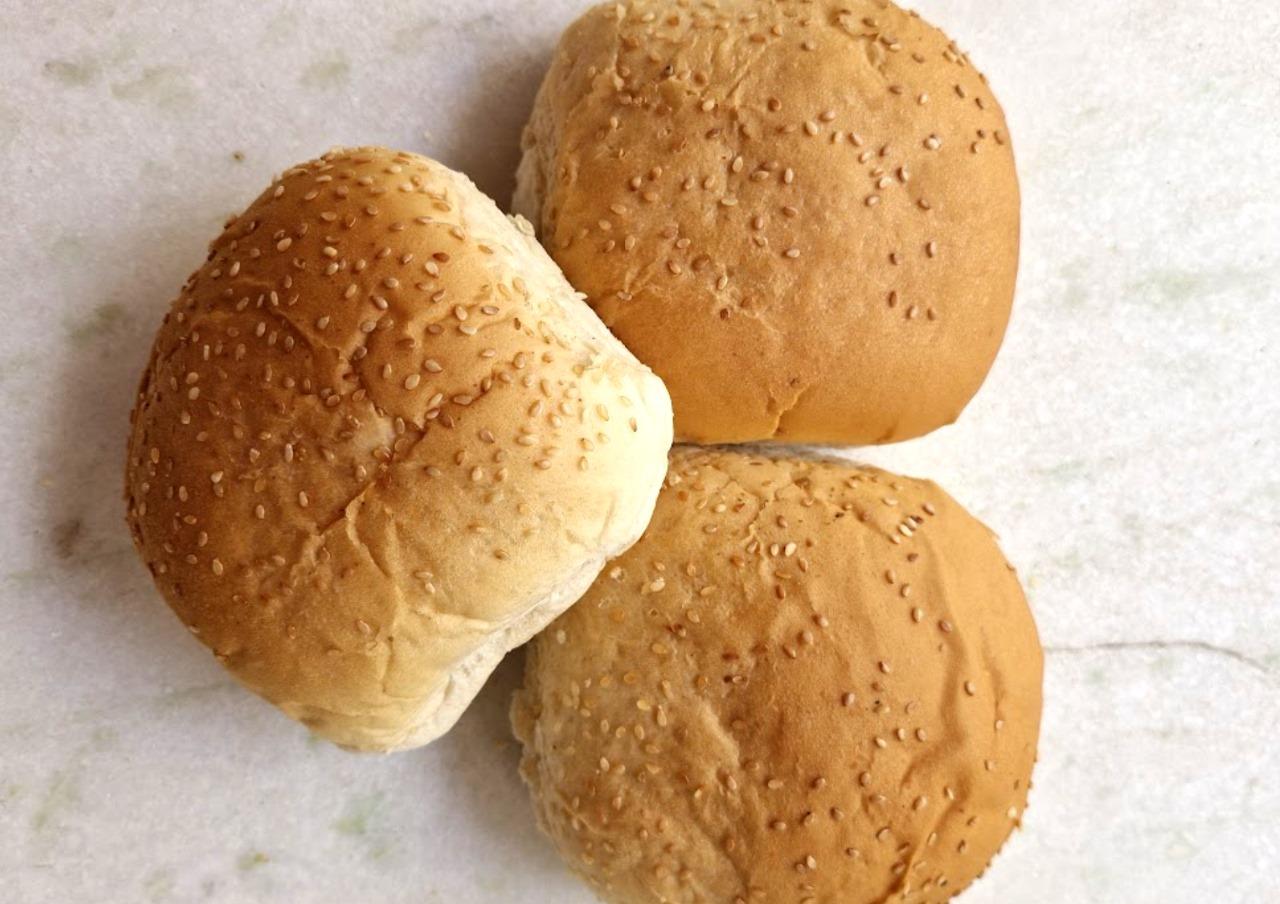 PÃO DE HAMBURGUER COM GERGELIM BRANCO